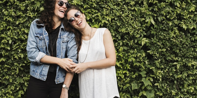 4 Lesbian Dating Myths that are Actually Not True